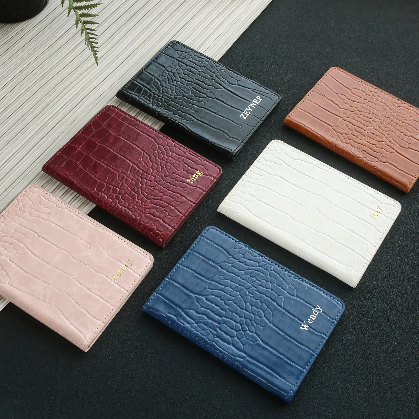 1PC Personalized Name Passport Holder Gold Monogram Passport Cover Customize Luxurious Chic Alligator Print Card Holder
1PC Personalized Name Passport Holder Gold Monogram Passport Cover Customize Luxurious Chic Alligator Print Card Holder