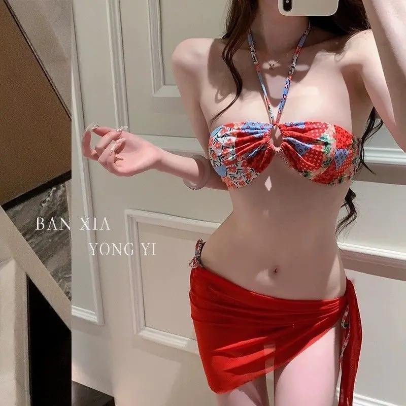 2025 new red and white printed bikini split swimsuit, women's small chest strapless, comfortable and fashionable swimsuit
2025 new red and white printed bikini split swimsuit, women's small chest strapless, comfortable and fashionable swimsuit