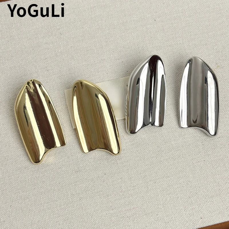 Fashion Jewelry European and American Design Irregular Earrings For Women Party Gifts Cool Trend Ear Accessories Hot Selling
Fashion Jewelry European and American Design Irregular Earrings For Women Party Gifts Cool Trend Ear Accessories Hot Selling