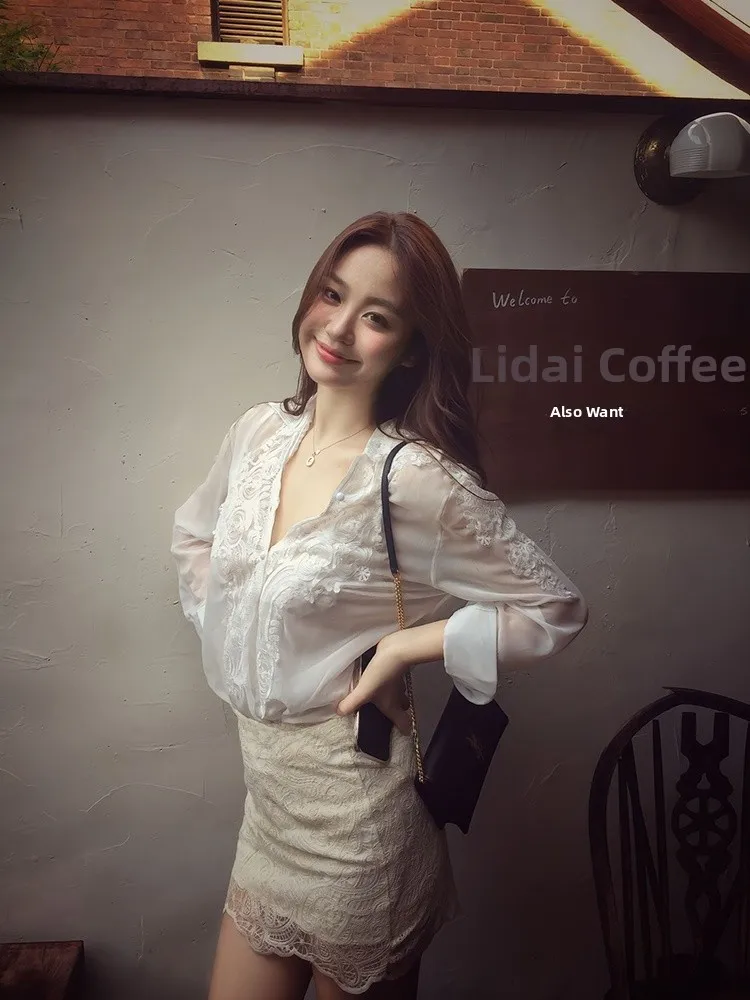Elegant Lace Splice V-Neck Chiffon Shirt And Half Skirt Two-Piece Set Women's Fashion Spring Name Lady Atmosphere Lace Patchwork
Elegant Lace Splice V-Neck Chiffon Shirt And Half Skirt Two-Piece Set Women's Fashion Spring Name Lady Atmosphere Lace Patchwork