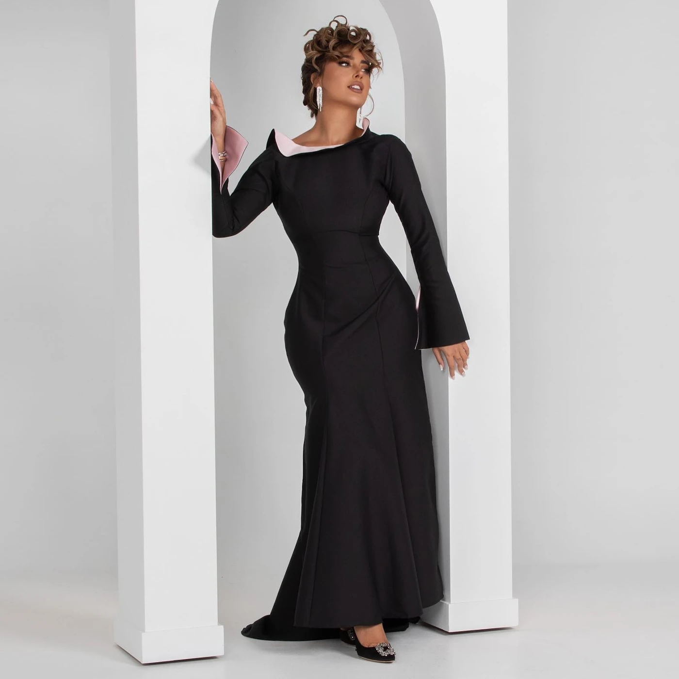 ROSELLA Boat Neck Women Evening Party Dresses Backless Meimaid Floor Length Sexy Prom Gown with Flare Sleeves New 2023
ROSELLA Boat Neck Women Evening Party Dresses Backless Meimaid Floor Length Sexy Prom Gown with Flare Sleeves New 2023