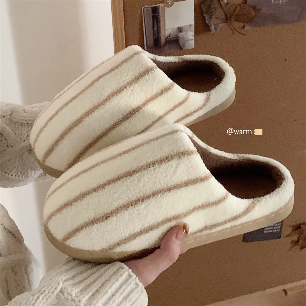 Ladies Comfortable Slippers Striped Autumn and Winter Indoor Casual Solid Color Flat Bottom Warm Fluffy Non-slip Plush Shoes
Ladies Comfortable Slippers Striped Autumn and Winter Indoor Casual Solid Color Flat Bottom Warm Fluffy Non-slip Plush Shoes