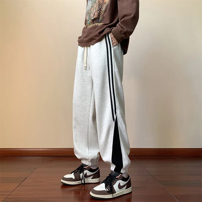 Мужские спортивные брюки для весны и осени в американском стиле, утепленные, модные, винтажные, с полосками, с манжетами, повседневные
Мужские спортивные брюки для весны и осени в американском стиле, утепленные, модные, винтажные, с полосками, с манжетами, повседневные