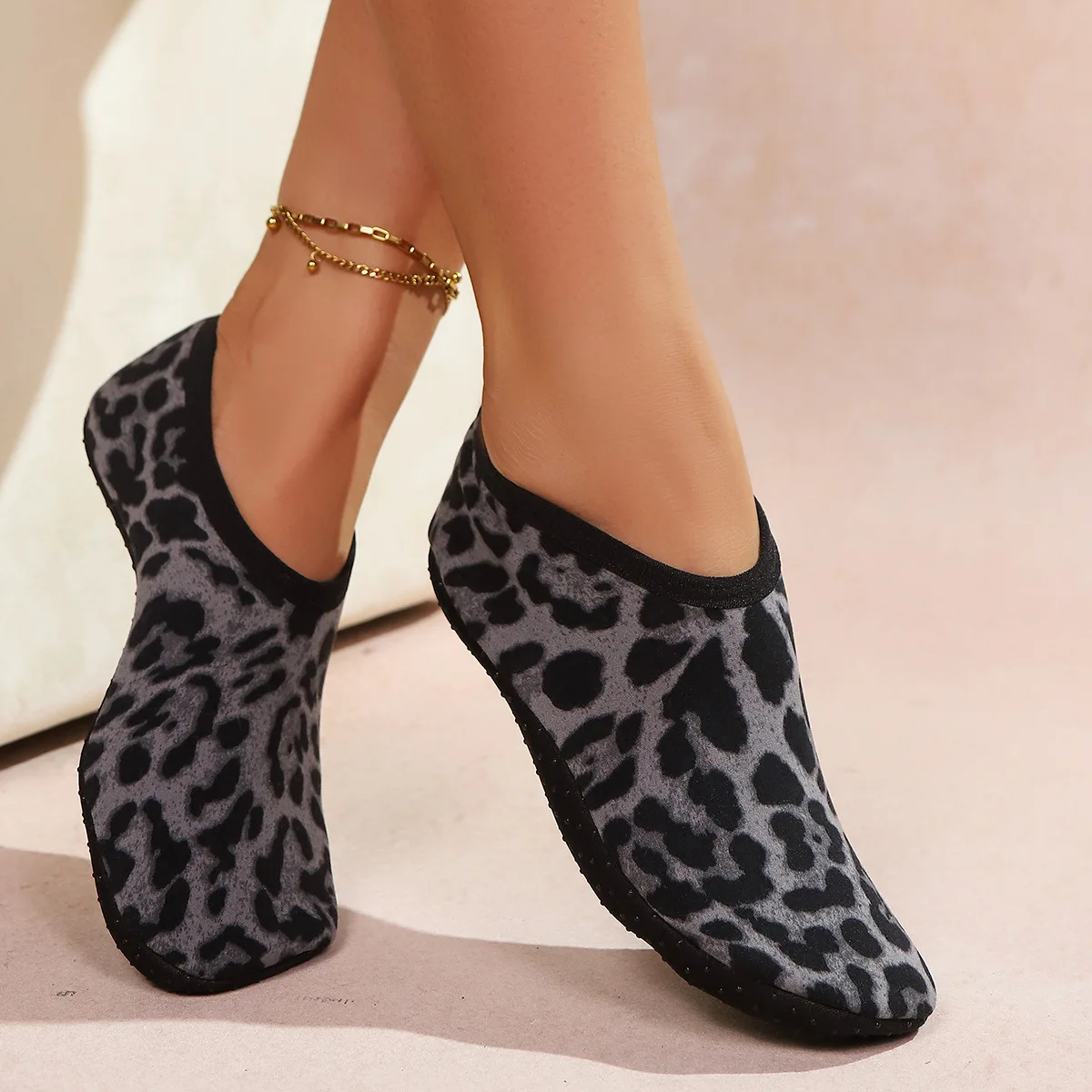 Women's Socks Korean Leopard Zebra Fashionable Personalized Trendy Versatile Ankle Socks Comfortable Soft Floor Socks For Girl
Women's Socks Korean Leopard Zebra Fashionable Personalized Trendy Versatile Ankle Socks Comfortable Soft Floor Socks For Girl