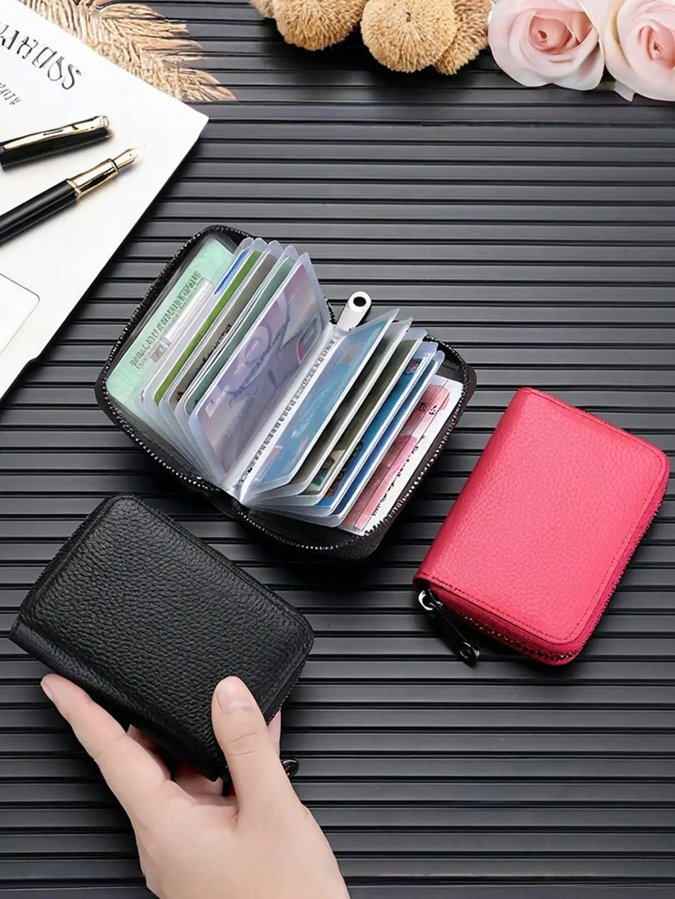 1pc Creative New Fashion PU Leather Slim Travel Business Card Holder, Minimalist Compact Portable ID Card Case With 20 Card Slot
1pc Creative New Fashion PU Leather Slim Travel Business Card Holder, Minimalist Compact Portable ID Card Case With 20 Card Slot