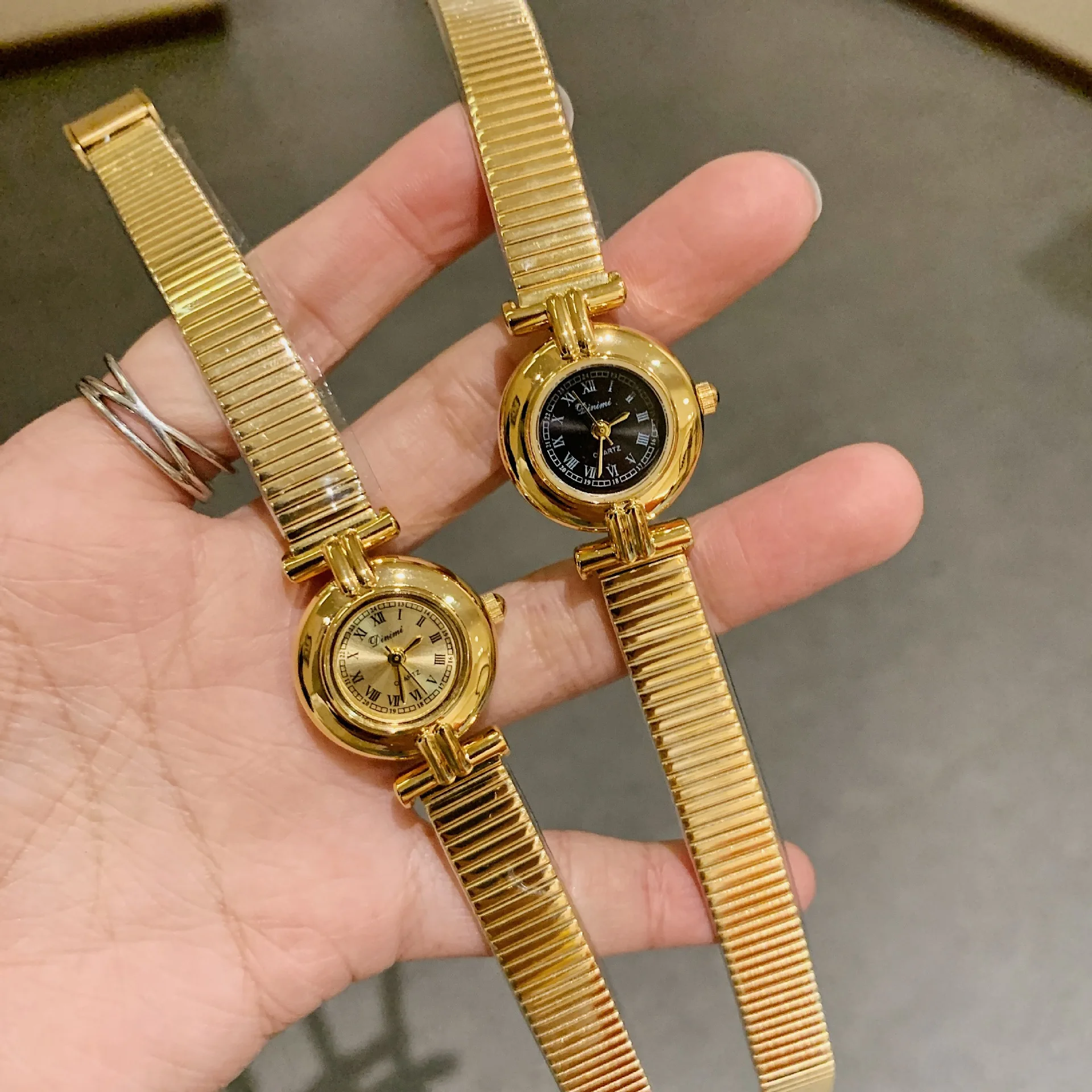 Elegant ladies watch Vintage small gold watch small dial leather strap quartz ladies watch Ladies luxury high quality
Elegant ladies watch Vintage small gold watch small dial leather strap quartz ladies watch Ladies luxury high quality