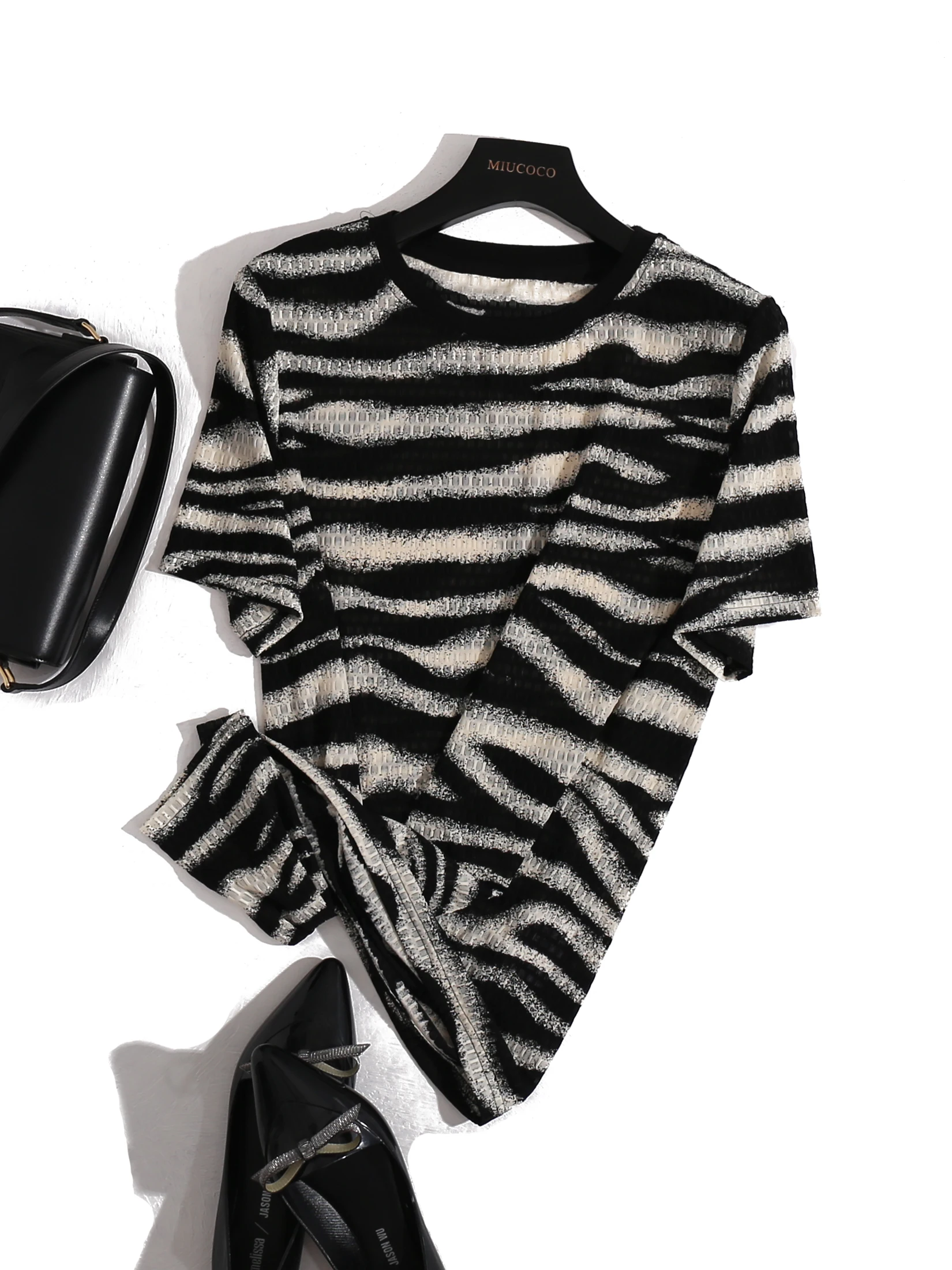 Thin Chiffon Zebra Pattern Women's T-shirt Versatile Summer Top Korean Style round Neck Print Casual Fashion Basic Fit
Thin Chiffon Zebra Pattern Women's T-shirt Versatile Summer Top Korean Style round Neck Print Casual Fashion Basic Fit