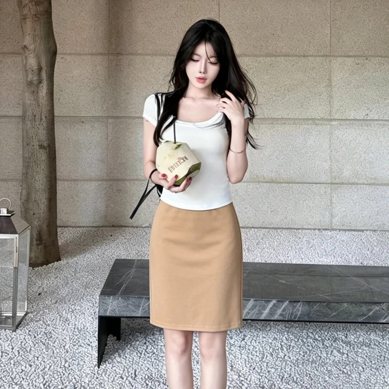 Women's Classic A-Line Mini Skirt, Mid Waist Slim Fit Bodycon Skirt, Versatile Casual Skirt
Women's Classic A-Line Mini Skirt, Mid Waist Slim Fit Bodycon Skirt, Versatile Casual Skirt
