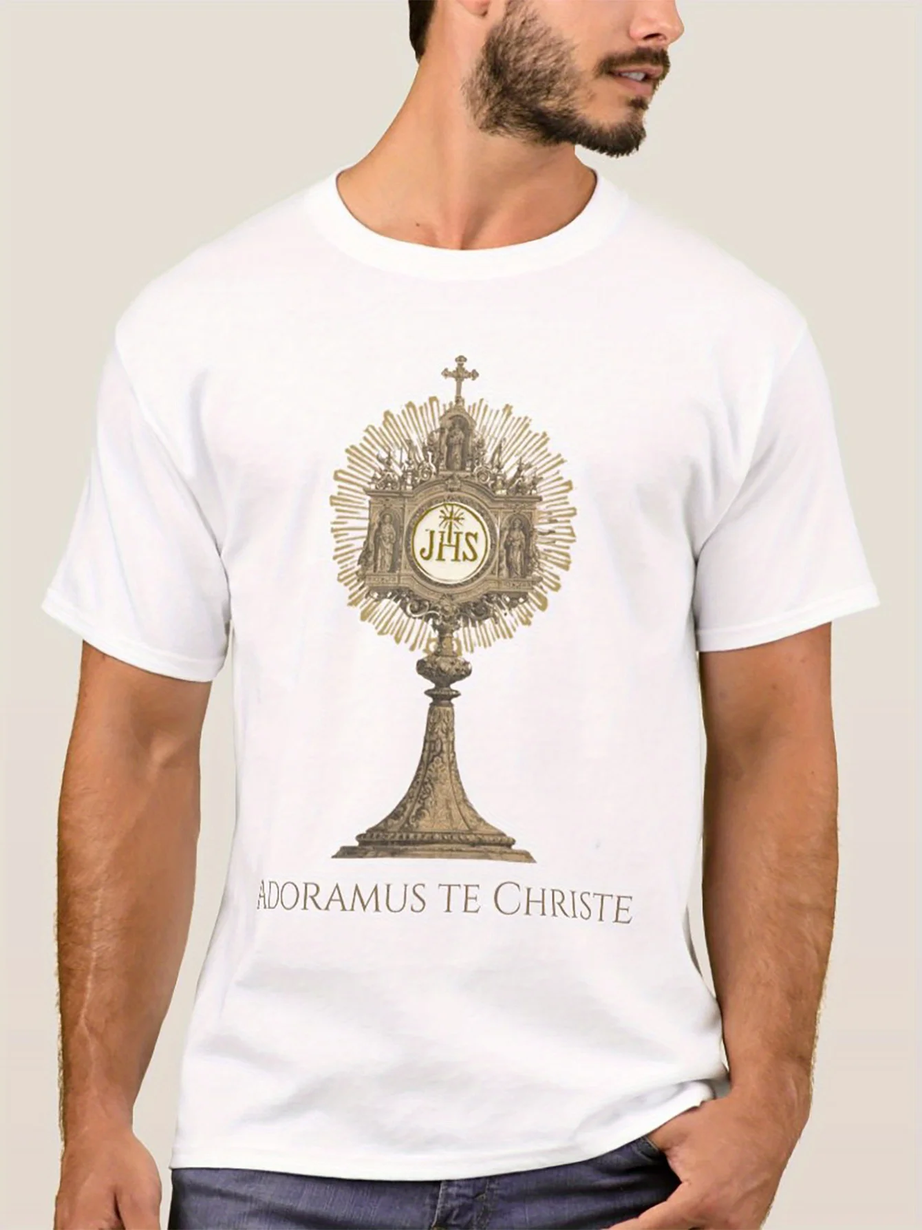 Футболка с католической евхаристической украшением Golden Monstrance, мужской подарок, круглый вырез, короткие рукава — идеальная повседневная летняя рубашка для
Футболка с католической евхаристической украшением Golden Monstrance, мужской подарок, круглый вырез, короткие рукава — идеальная повседневная летняя рубашка для