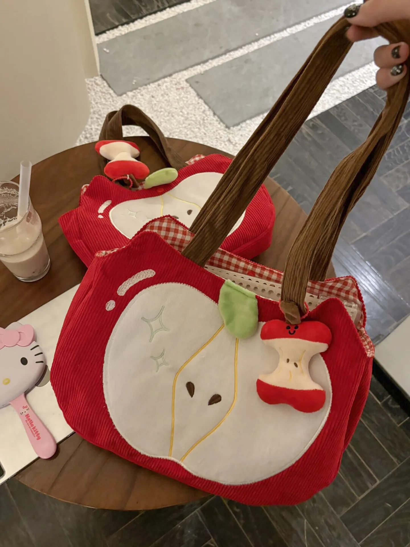 Red Corduroy Handbag Daily Out Large-capacity Commuting Versatile Shoulder Bag Cute Apple-shaped Women's Bag
Red Corduroy Handbag Daily Out Large-capacity Commuting Versatile Shoulder Bag Cute Apple-shaped Women's Bag