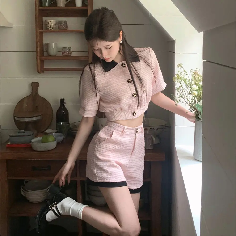New Pink Summer Retro High-end Temperature Sweet and Spicy Style Short-sleeved Top + Shorts Two Pieces Suit for Women
New Pink Summer Retro High-end Temperature Sweet and Spicy Style Short-sleeved Top + Shorts Two Pieces Suit for Women
