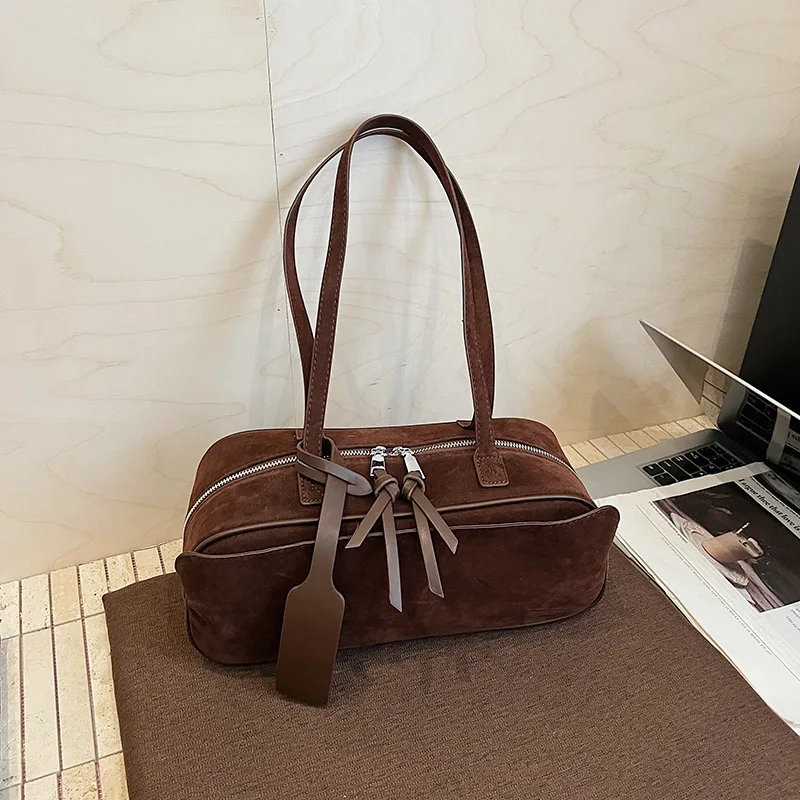 Women Handbag Pillow Bag Double Zipper Hang With Luggage Tag Underarm Boston Bag Brand Suede Single-shoulder Casual Commute Bag
Women Handbag Pillow Bag Double Zipper Hang With Luggage Tag Underarm Boston Bag Brand Suede Single-shoulder Casual Commute Bag