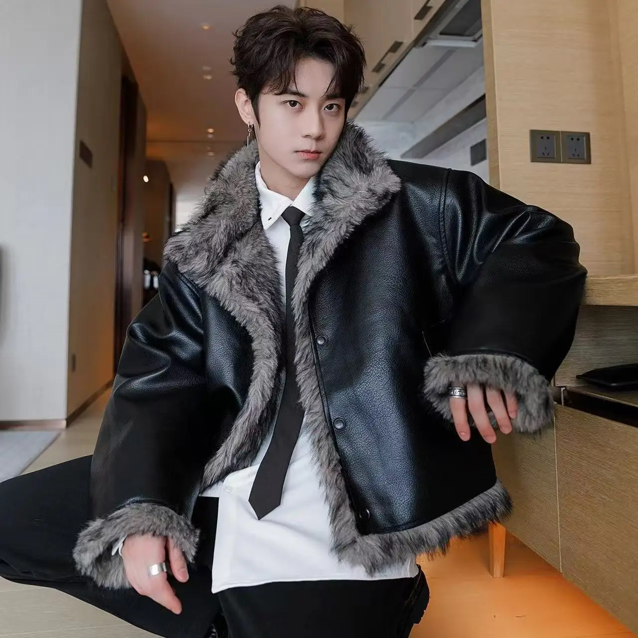 Trendy Cool PU Leather Coat Men's Wnter Thicken Velvet Overwear Motorbike Style Short Loose Warm Jacket Male Casual Overcoat
Trendy Cool PU Leather Coat Men's Wnter Thicken Velvet Overwear Motorbike Style Short Loose Warm Jacket Male Casual Overcoat