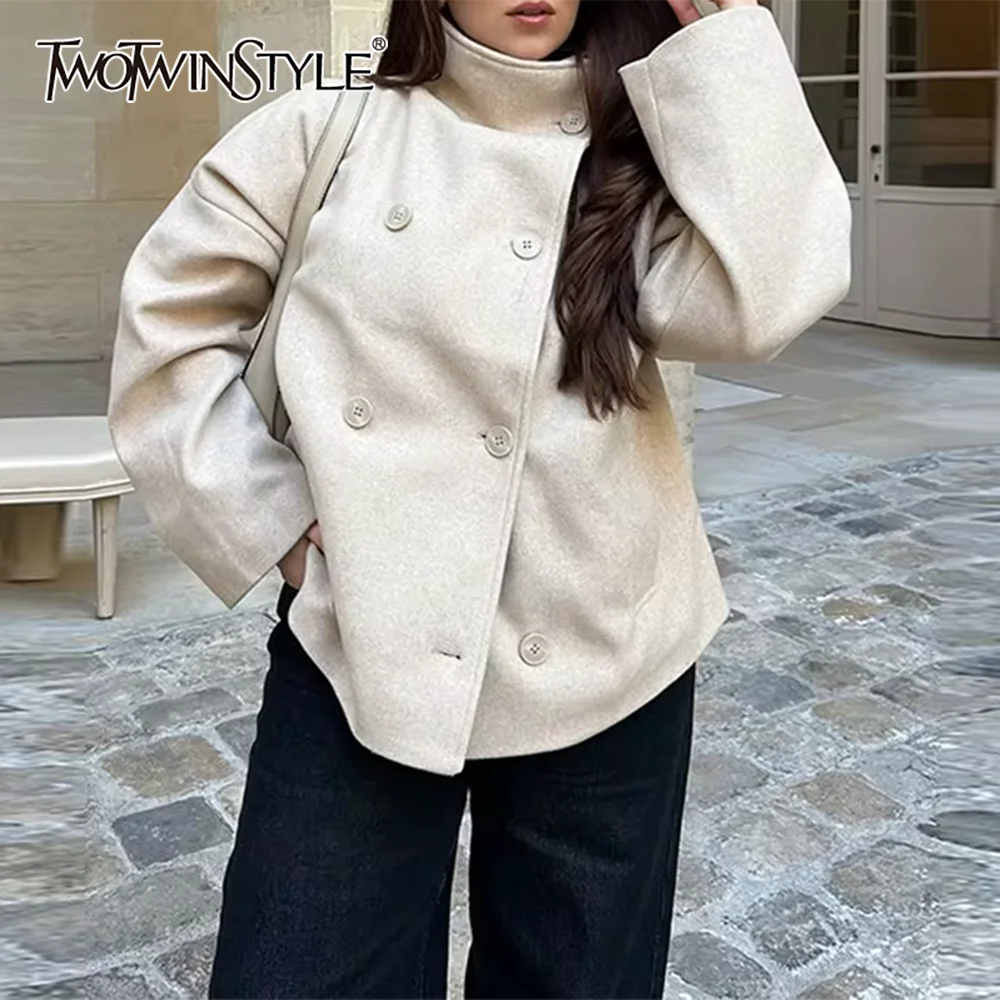 TWOTWINSTYLE темпераментная свободная куртка для женщин с воротником-стойкой и длинными рукавами, двубортное повседневное базовое осеннее пальто, женское 
TWOTWINSTYLE темпераментная свободная куртка для женщин с воротником-стойкой и длинными рукавами, двубортное повседневное базовое осеннее пальто, женское