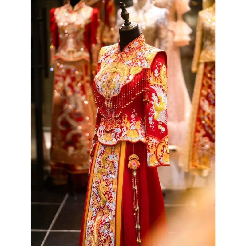 New Chinese-style wedding toasting dress with gold-plated dragon and phoenix imitating hand-embroidered gowns
New Chinese-style wedding toasting dress with gold-plated dragon and phoenix imitating hand-embroidered gowns