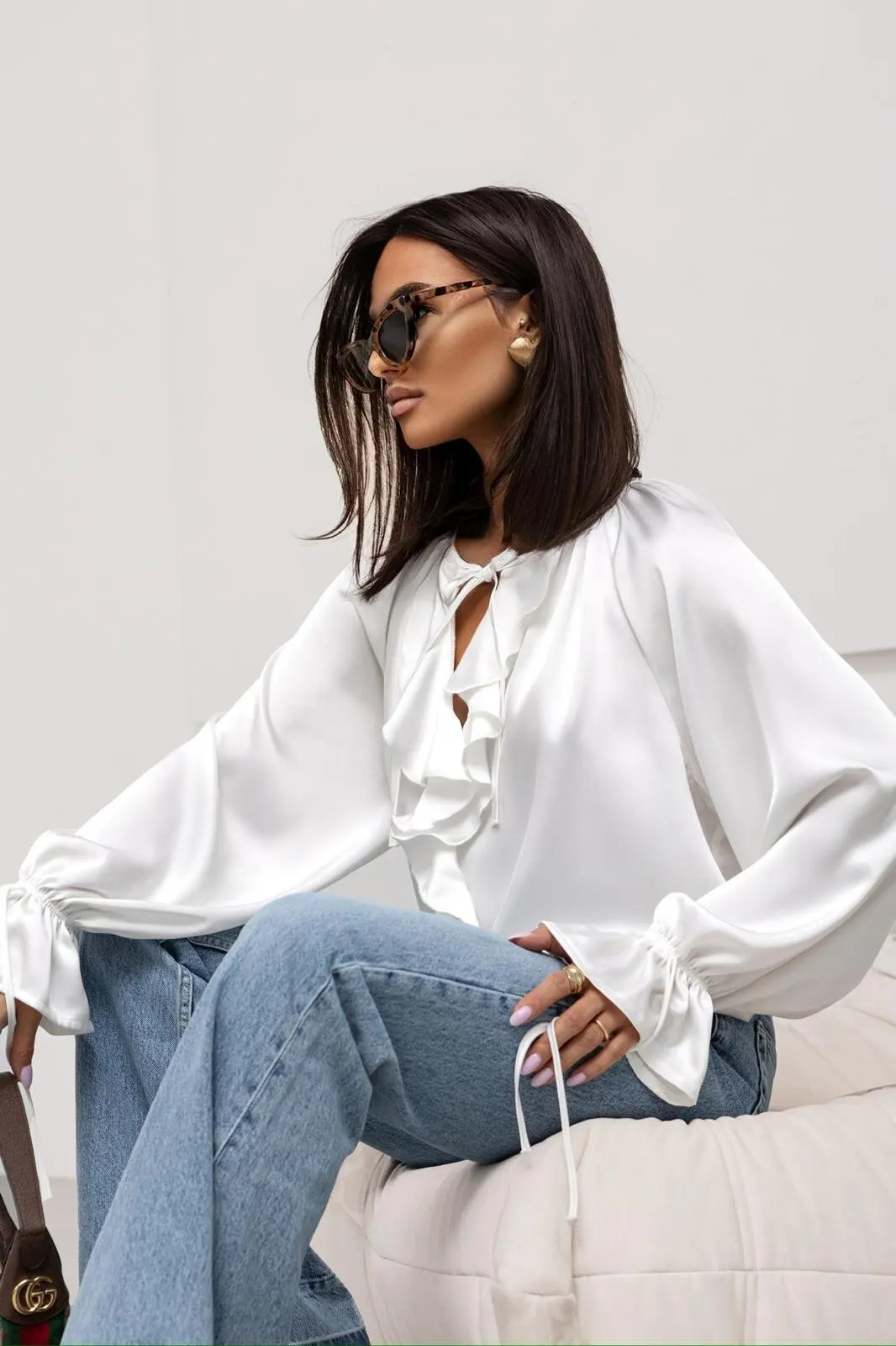 Women Ruffles French Elegant Blouses Fashion Casual Sexy V Neck Tops Elegant Long Sleeve Flare Cuff Shirt Button Up Party Blusas
Women Ruffles French Elegant Blouses Fashion Casual Sexy V Neck Tops Elegant Long Sleeve Flare Cuff Shirt Button Up Party Blusas