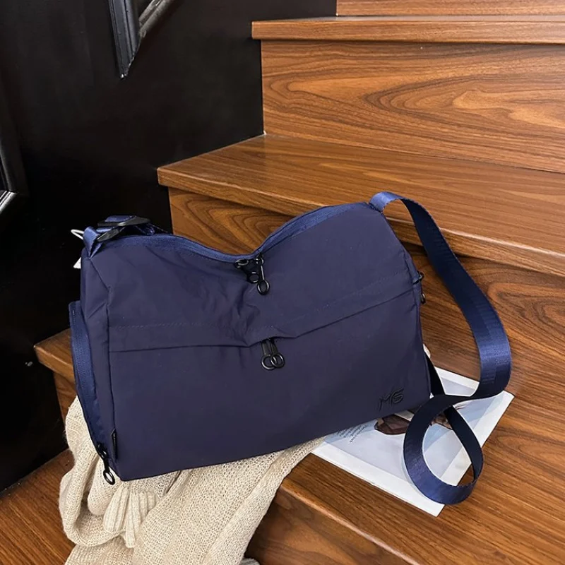 Luxury High-End Minimalist Tote Bag For Women With Vintage Messenger Design And Large Capacity Business
Luxury High-End Minimalist Tote Bag For Women With Vintage Messenger Design And Large Capacity Business