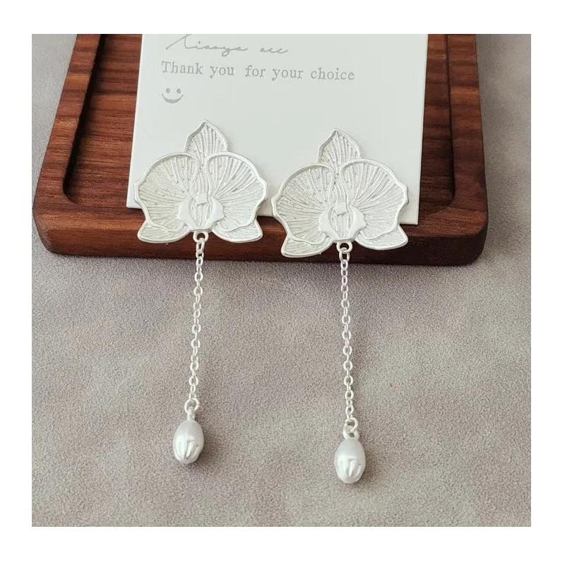 New Chinese Retro Earrings, Exquisite Flower Fringed Earrings, Niche High-end Light Luxury Temperament Autumn and Winter Earring
New Chinese Retro Earrings, Exquisite Flower Fringed Earrings, Niche High-end Light Luxury Temperament Autumn and Winter Earring