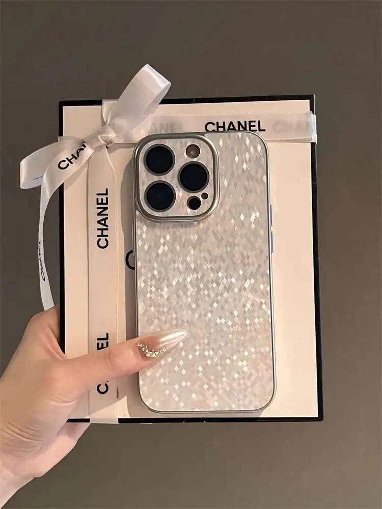Роскошный кожаный чехол для телефона с тисненым узором для iPhone 15 14 13 12 Pro Max Модный популярный однотонный чехол с золотыми буквами
Роскошный кожаный чехол для телефона с тисненым узором для iPhone 15 14 13 12 Pro Max Модный популярный однотонный чехол с золотыми буквами