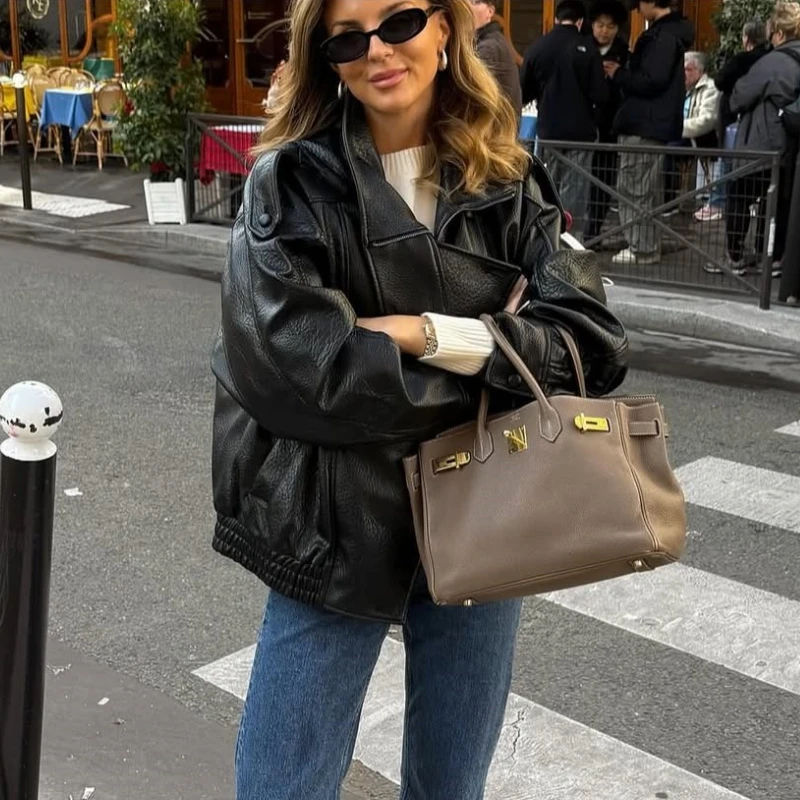 TARUXY Women Vintage Loose Pu Faux Leather Jacket Streetwear Female Zipper Splicing Retro Moto Biker Coat Outwear Autumn Winter
TARUXY Women Vintage Loose Pu Faux Leather Jacket Streetwear Female Zipper Splicing Retro Moto Biker Coat Outwear Autumn Winter