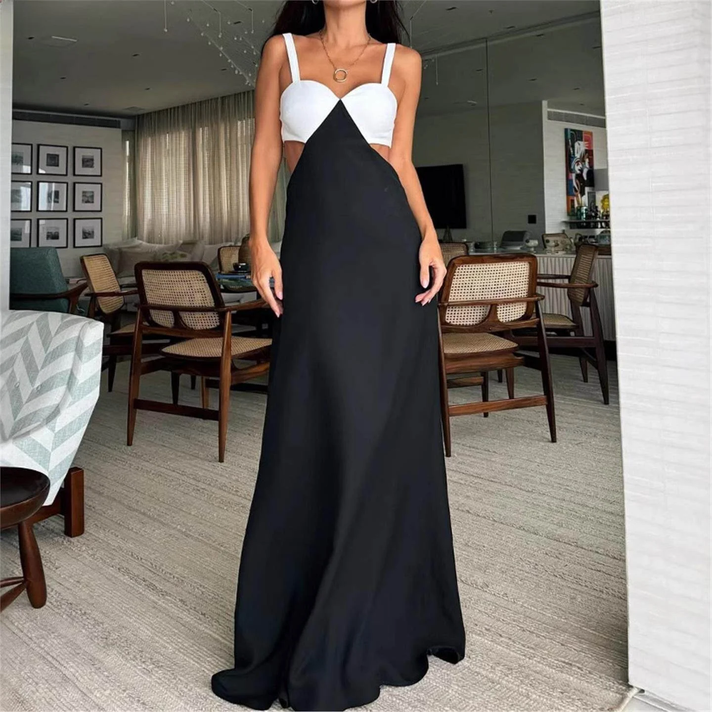 Black White Contrast Color Block V Neck Backless Women's Dress Sexy Strapless Gown Casual Winter Fashion Single Piece Set
Black White Contrast Color Block V Neck Backless Women's Dress Sexy Strapless Gown Casual Winter Fashion Single Piece Set