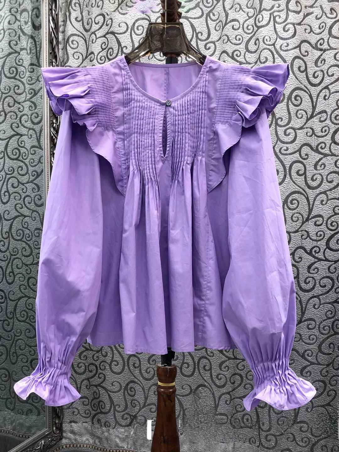 Milan Small Town High Version European Purple round Neck Lace Trim Pleated Lantern Sleeve Overhead Shirt Original Design Stra...
Milan Small Town High Version European Purple round Neck Lace Trim Pleated Lantern Sleeve Overhead Shirt Original Design Stra...