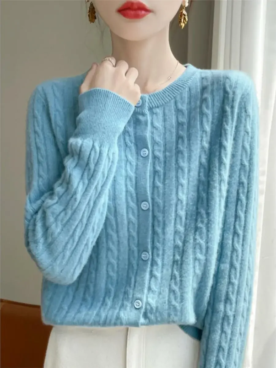 Осень-зима, женские кардиганы с круглым вырезом, однотонный свитер, весенний однобортный вязаный белый кардиган с длинными рукавами, модный корейский джемпер
Осень-зима, женские кардиганы с круглым вырезом, однотонный свитер, весенний однобортный вязаный белый кардиган с длинными рукавами, модный корейский джемпер