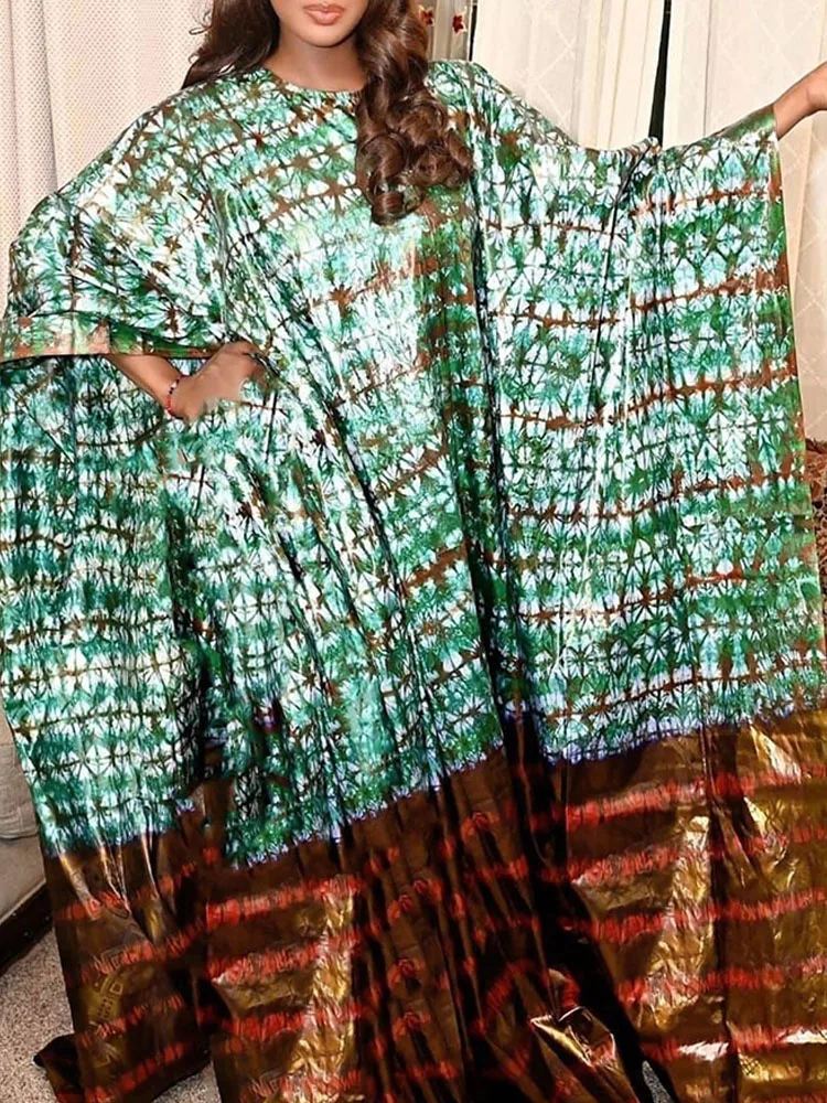African-style printed robe, elegant classic throughout the seasons, celebratory wedding party attire
African-style printed robe, elegant classic throughout the seasons, celebratory wedding party attire
