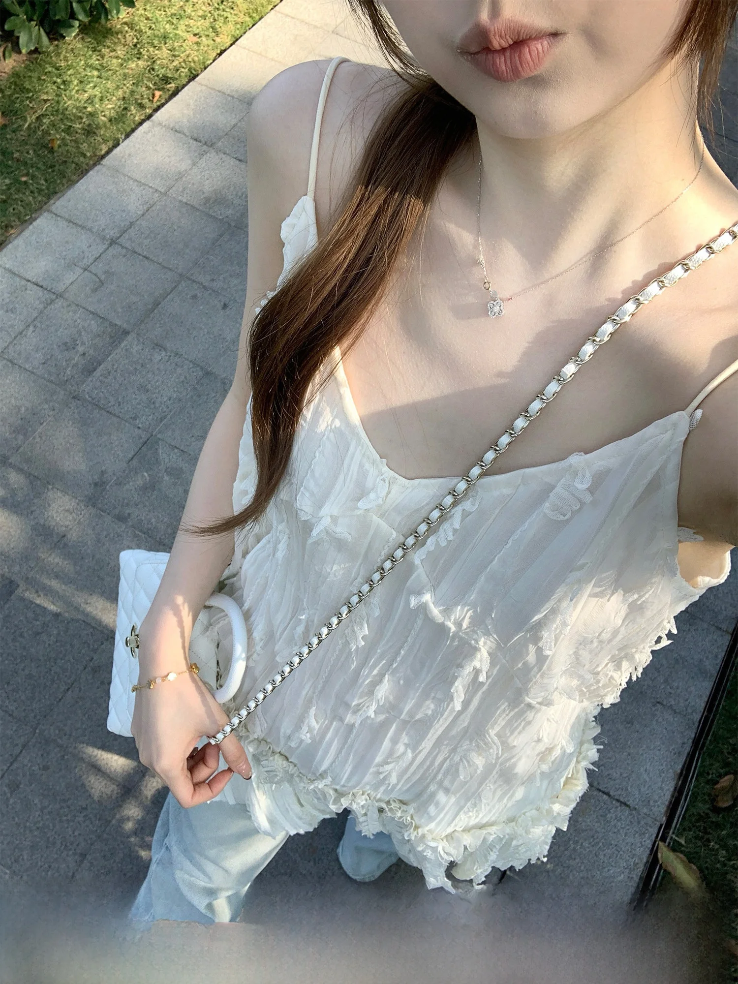 Heavy Embellished Ruffle V-Neck Strap Vest Women's New 2026 Elegant Outerwear Inner Match Top Polyester Fiber Sleeveless
Heavy Embellished Ruffle V-Neck Strap Vest Women's New 2026 Elegant Outerwear Inner Match Top Polyester Fiber Sleeveless