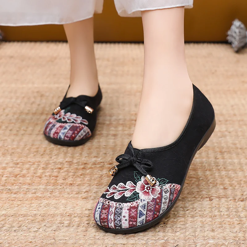 Women's Shoes Versatile Spring New Embroidered Cloth Shoes Soft Flat Bottom Comfortable Warm Comfortable Casual Women's Shoes
Women's Shoes Versatile Spring New Embroidered Cloth Shoes Soft Flat Bottom Comfortable Warm Comfortable Casual Women's Shoes