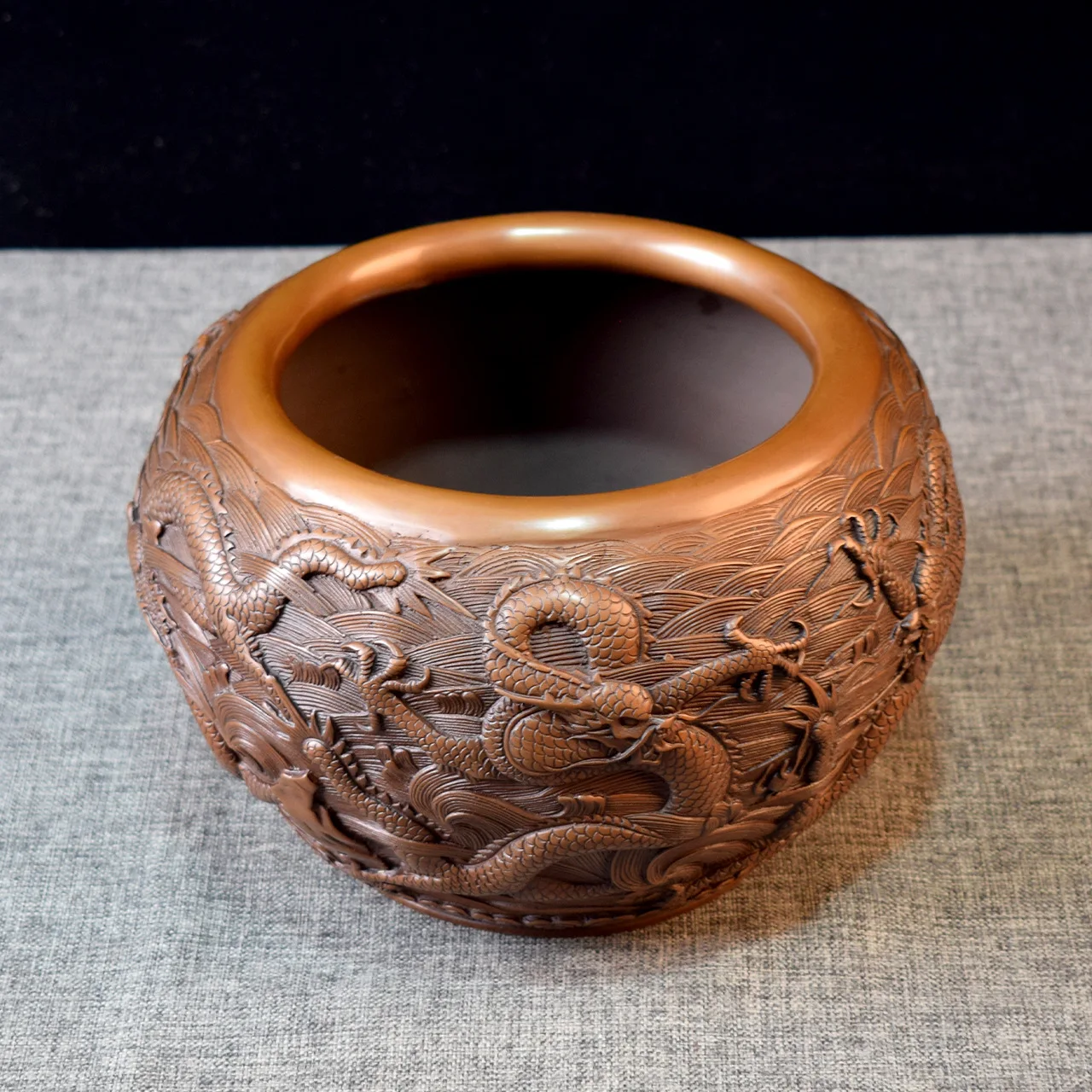 Purple copper dragon patterned vat treasure pot decoration, home and office decoration, wealth gathering decoration
Purple copper dragon patterned vat treasure pot decoration, home and office decoration, wealth gathering decoration