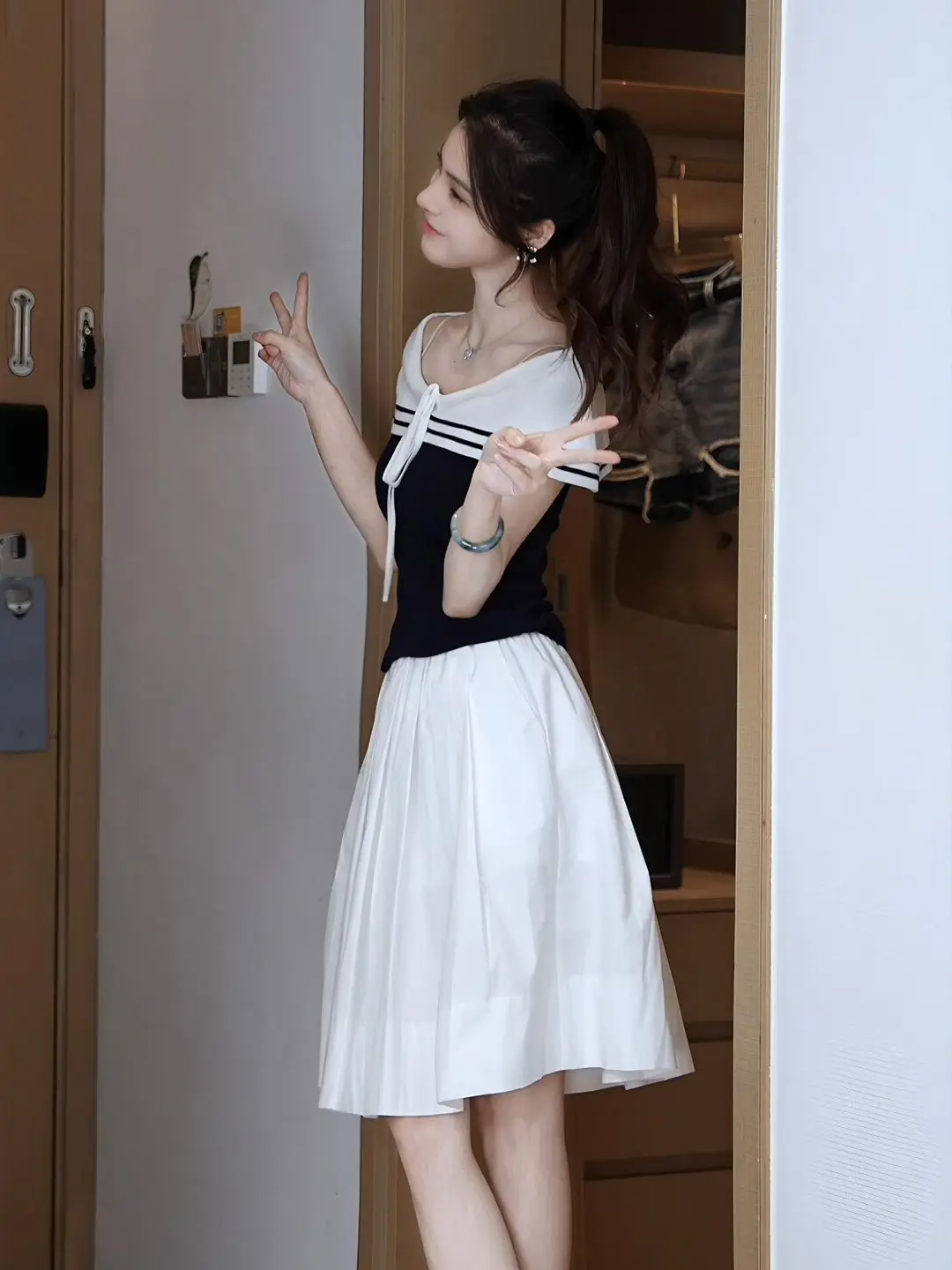 White High Waist Half Skirt Set with Navy Collar Short Sleeve Top for Women Summer Fashion Minimalist Style Student College Look
White High Waist Half Skirt Set with Navy Collar Short Sleeve Top for Women Summer Fashion Minimalist Style Student College Look