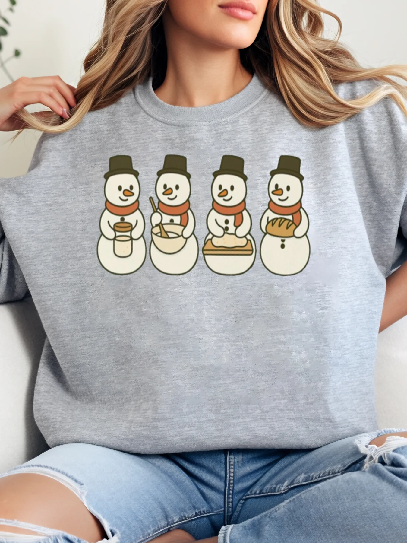 Рождественский свитшот с круглым вырезом и принтом снеговика, женская повседневная зимняя праздничная одежда, серый, больших размеров
Рождественский свитшот с круглым вырезом и принтом снеговика, женская повседневная зимняя праздничная одежда, серый, больших размеров