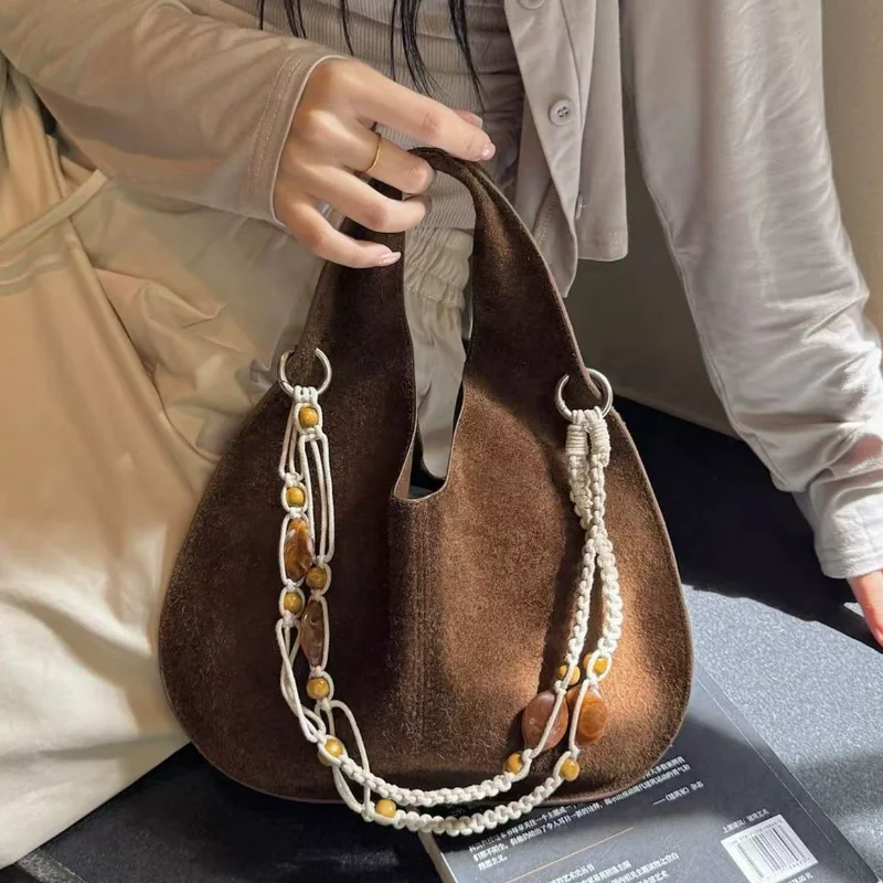 Vintage Matte Leather Shoulder Bag Luxury High-end Vegetable Basket Small Bag Casual Versatile Commuter Handbag Messenger Bag
Vintage Matte Leather Shoulder Bag Luxury High-end Vegetable Basket Small Bag Casual Versatile Commuter Handbag Messenger Bag