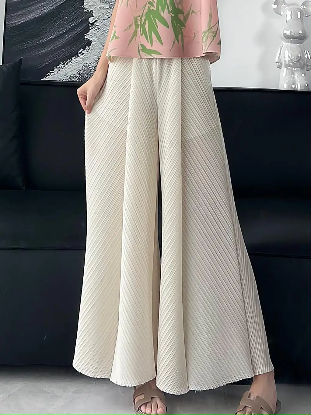 Fold Miyake Pleated Solid Color Ribbed Wide-leg Casual Pants 2025 Summer New Hundred Loose Nine-minute Pants
Fold Miyake Pleated Solid Color Ribbed Wide-leg Casual Pants 2025 Summer New Hundred Loose Nine-minute Pants