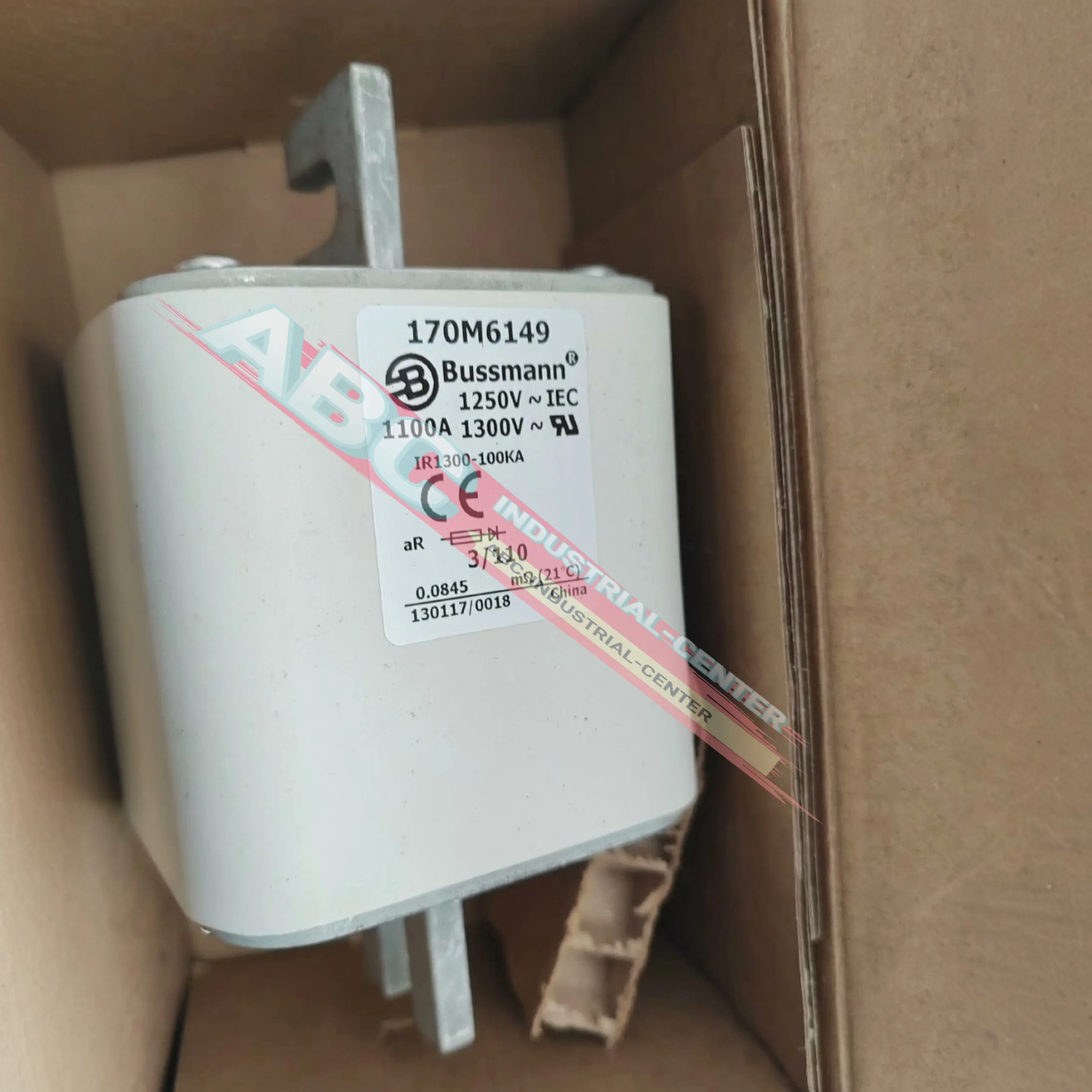Новый в коробке предохранитель 170M6151 170M6158 170M6159
Новый в коробке предохранитель 170M6151 170M6158 170M6159