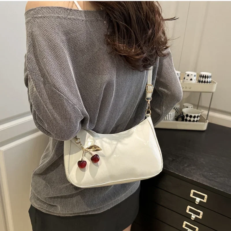 Women's PU Leather Handbag Versatile Fashion Solid Color Cherry Pendant Shoulder Bag Casual Commuting Bag Girl Underarm Bag
Women's PU Leather Handbag Versatile Fashion Solid Color Cherry Pendant Shoulder Bag Casual Commuting Bag Girl Underarm Bag