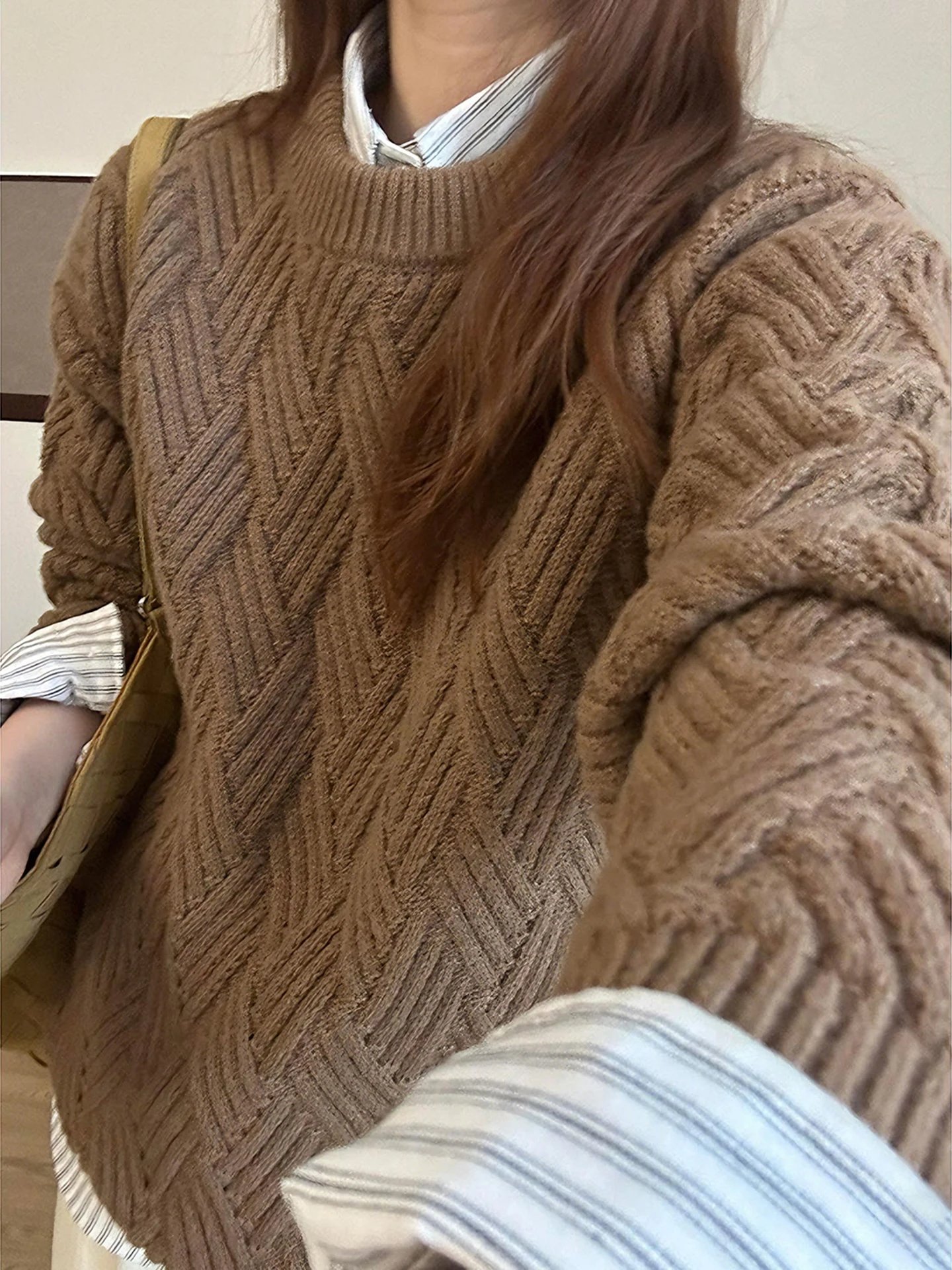 Винтажный теплый вязаный свитер с узором «косичка», свободный крой, мужской, осенне-зимний, комфортный, мягкий, стильный, Cleanfit Faion
Винтажный теплый вязаный свитер с узором «косичка», свободный крой, мужской, осенне-зимний, комфортный, мягкий, стильный, Cleanfit Faion