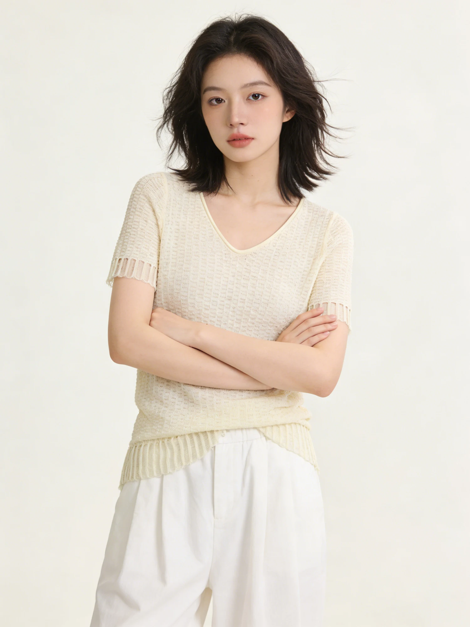 Spring Korean Style V-Neck Short Sleeve Knitted Sweater Women's Fashionable Unique High-End Small Capitalized Top
Spring Korean Style V-Neck Short Sleeve Knitted Sweater Women's Fashionable Unique High-End Small Capitalized Top