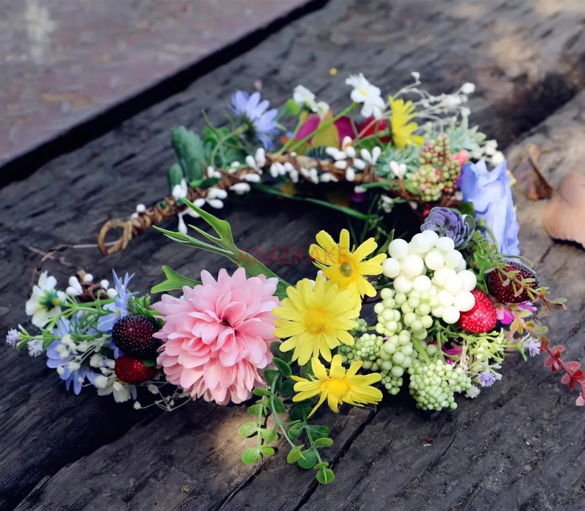 Bride's flower wreath, countryside wildflowers, straw hat, accessories, styling, hair accessories, headwear, photography
Bride's flower wreath, countryside wildflowers, straw hat, accessories, styling, hair accessories, headwear, photography