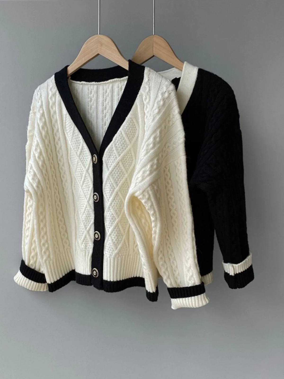 Thiened ort Knitted V-Ne Long Sve Sweater Coat Casual Commute Sle Button Design Warmth Emitting Regular Fit Autumn...
Thiened ort Knitted V-Ne Long Sve Sweater Coat Casual Commute Sle Button Design Warmth Emitting Regular Fit Autumn...