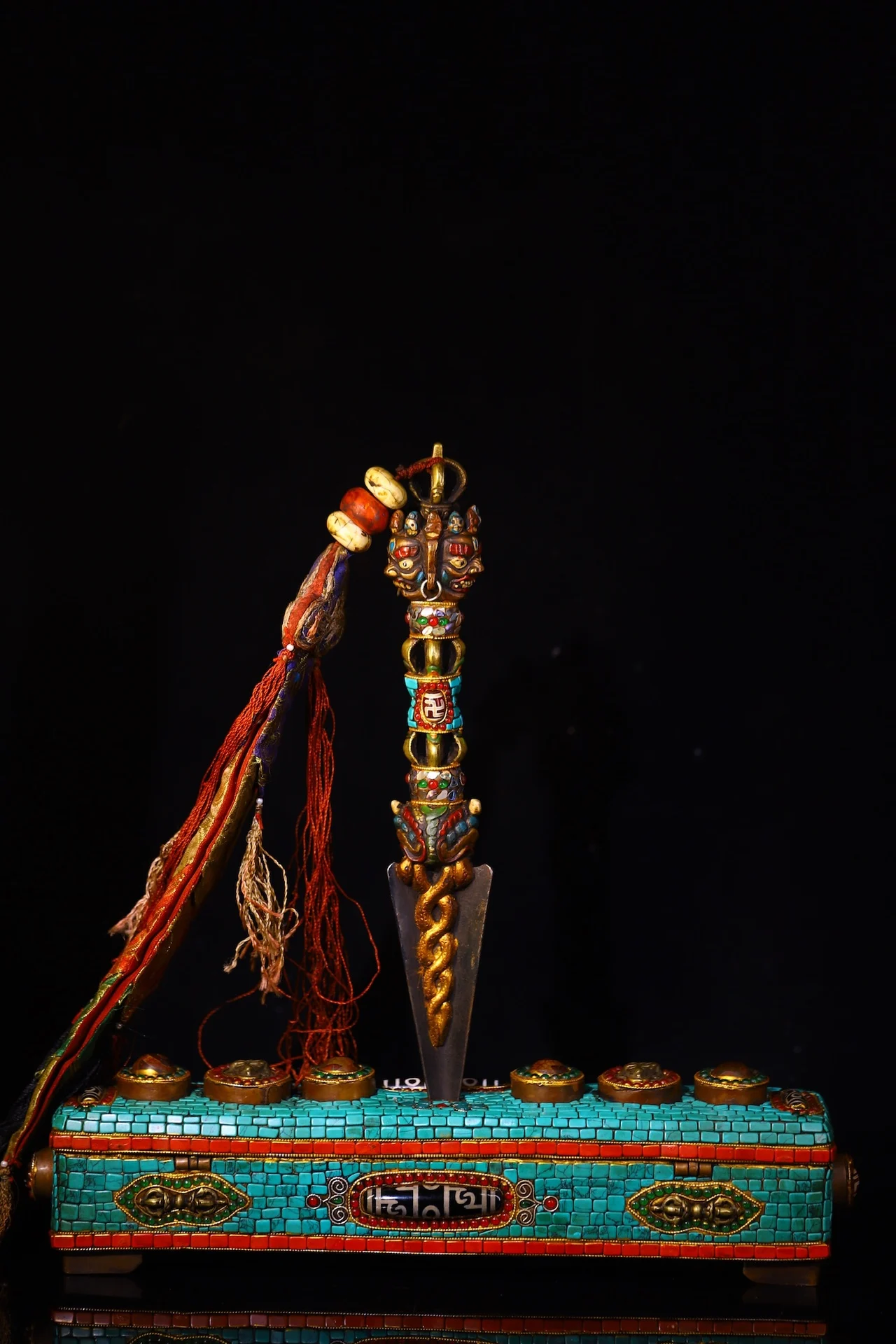 15"Tibetan Temple Collection Old Purple Bronze Mosaic Gem gZi Beads Turquoise Mahakala Buddha Head Vajra Phurpa Box Amulet
15"Tibetan Temple Collection Old Purple Bronze Mosaic Gem gZi Beads Turquoise Mahakala Buddha Head Vajra Phurpa Box Amulet