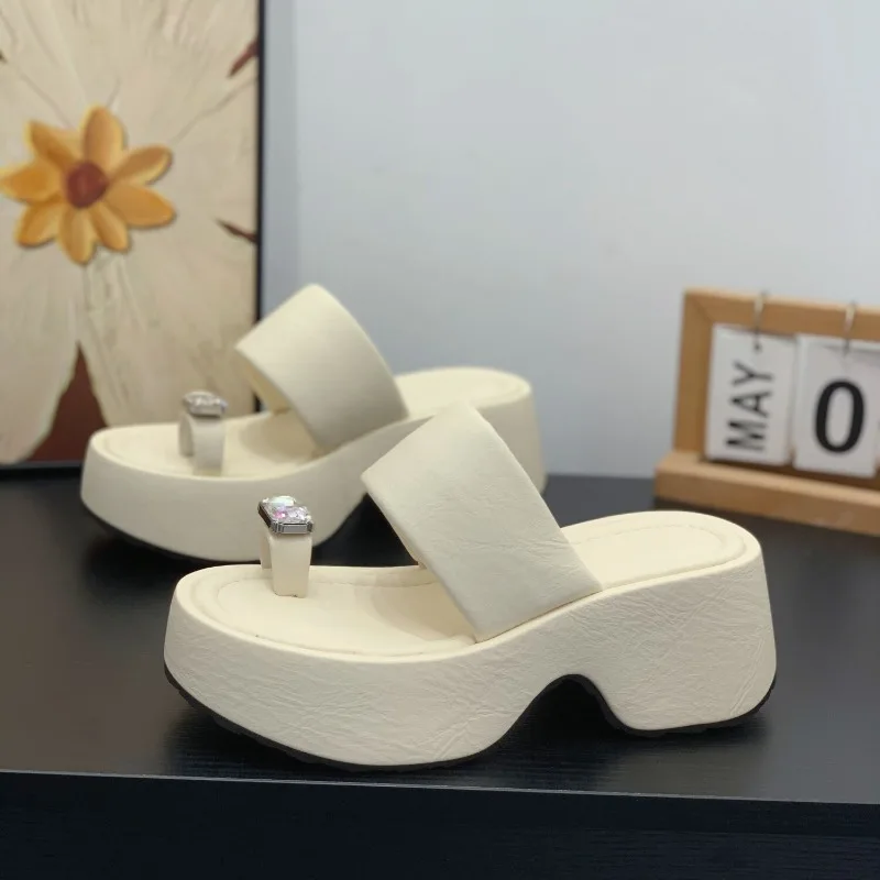 Platform Toe Rhinestone Block Heel Flip-Flops Women's 2026 New Summer Retro Clip-in Sandals
Platform Toe Rhinestone Block Heel Flip-Flops Women's 2026 New Summer Retro Clip-in Sandals