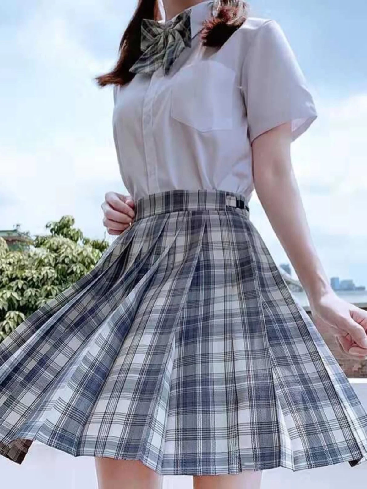 Белая универсальная удобная рубашка в студенческом стиле для спортивных мероприятий, униформа для занятий, стройнящая рубашка в японском стиле, милый дизайн
Белая универсальная удобная рубашка в студенческом стиле для спортивных мероприятий, униформа для занятий, стройнящая рубашка в японском стиле, милый дизайн