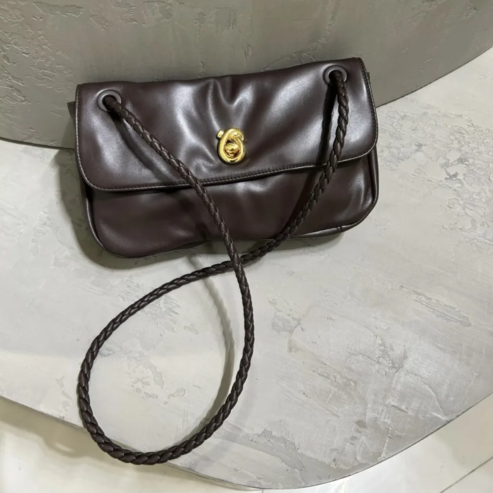 High-quality First-layer Sheepskin Handbag Woven Rope Buckle Design Single Shoulder Underarm Oblique Span Bag Women's Bag
High-quality First-layer Sheepskin Handbag Woven Rope Buckle Design Single Shoulder Underarm Oblique Span Bag Women's Bag