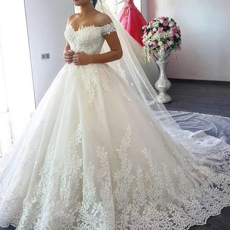 Customized Custom Ball Gown Off Shoulder Lace Appliqued Bridal Wedding Dress For Women
Customized Custom Ball Gown Off Shoulder Lace Appliqued Bridal Wedding Dress For Women