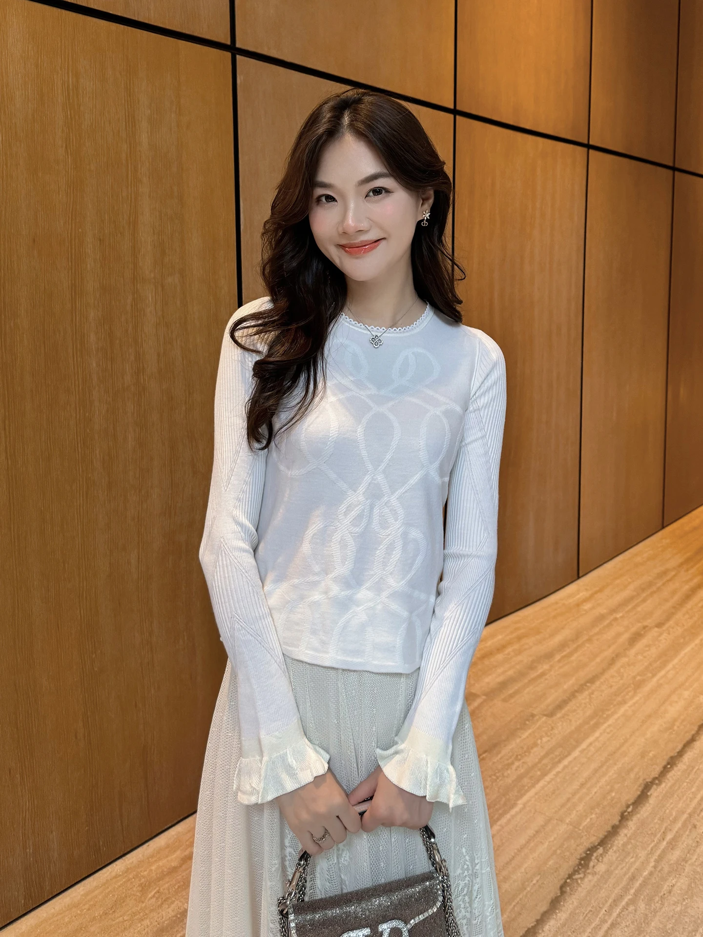 Женский двухцветный вязаный кардиган с длинными рукавами, модный, весенне-осенний, с цветочным кружевным узором, из смесовой шерсти
Женский двухцветный вязаный кардиган с длинными рукавами, модный, весенне-осенний, с цветочным кружевным узором, из смесовой шерсти