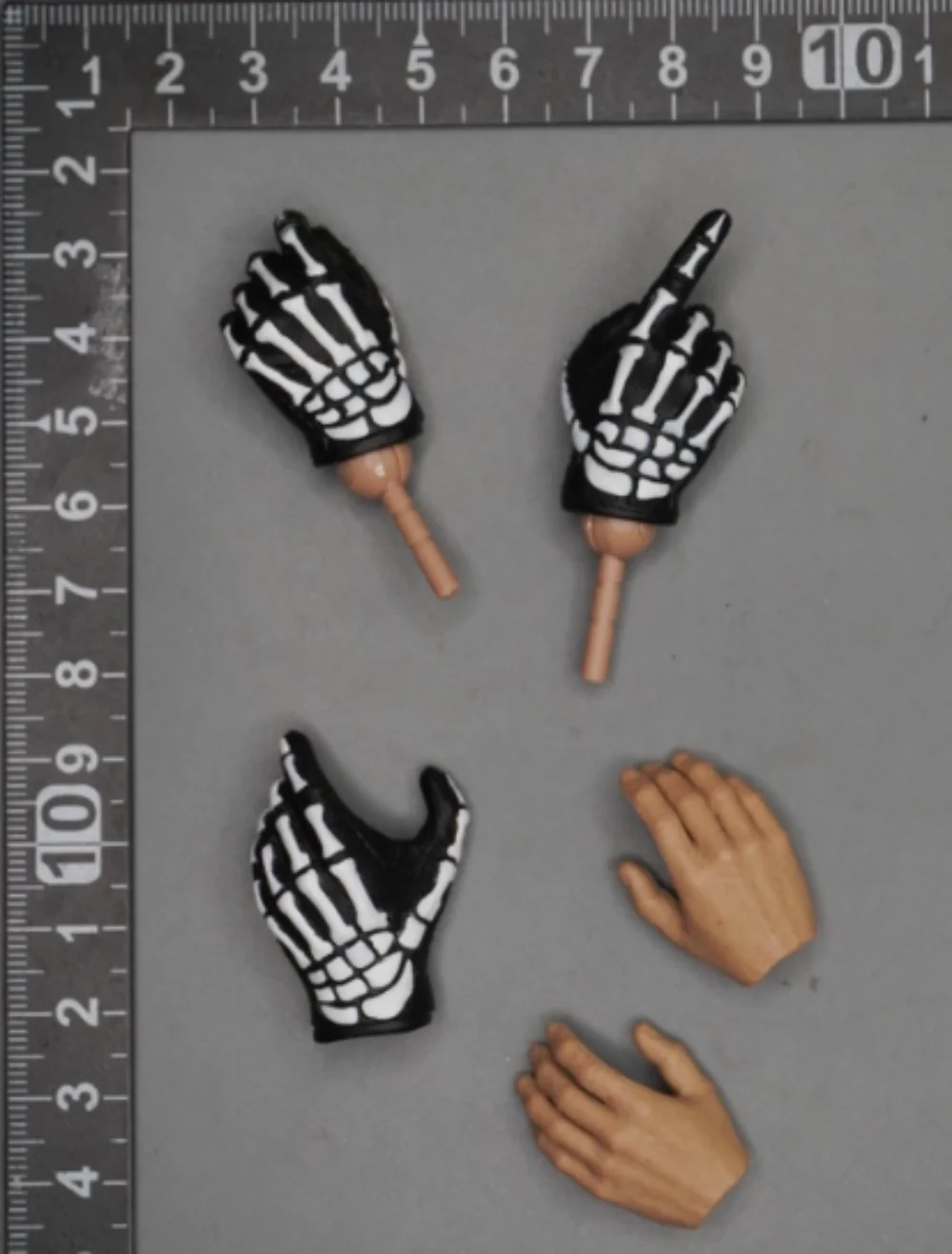 Набор моделей перчаток и рук для солдатиков ES GA1010S в масштабе 1/6 для 12-дюймовых фигурок Black Ghost SAS
Набор моделей перчаток и рук для солдатиков ES GA1010S в масштабе 1/6 для 12-дюймовых фигурок Black Ghost SAS