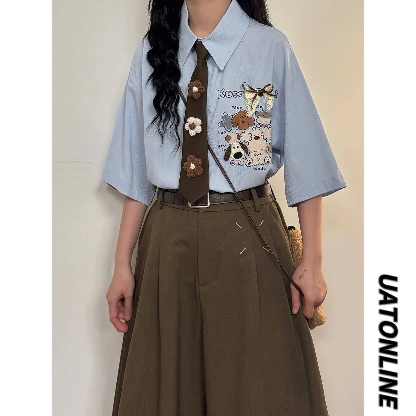 UATONLINE2026 Summer Japanese Retro Floral Dog Graffiti Print Short Sleeve Women's Shirt Trendy Brand Loose Fit Knot
UATONLINE2026 Summer Japanese Retro Floral Dog Graffiti Print Short Sleeve Women's Shirt Trendy Brand Loose Fit Knot