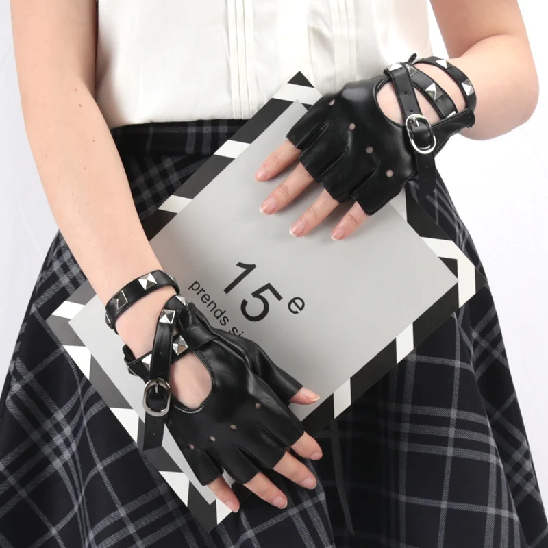 Black Sexy Bandage Rivet Gloves Personality Buckle Straps Punk Style Women Gothic Fingerless Gloves Lolita Cosplay Emo Mittens
Black Sexy Bandage Rivet Gloves Personality Buckle Straps Punk Style Women Gothic Fingerless Gloves Lolita Cosplay Emo Mittens